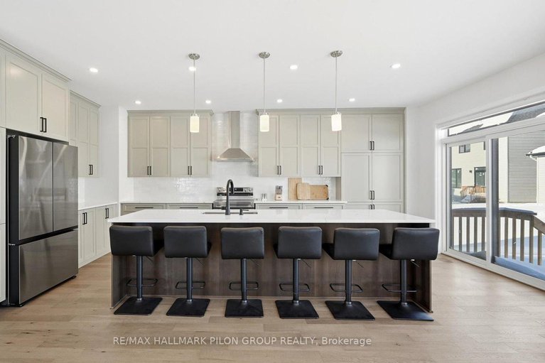 29329750/272-cornice-street/mer-bleuebradley-estatesanderson-park/ottawa/ontario/K1W0W4_2