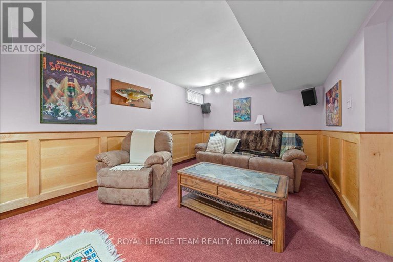 28487091/17-stonehedge-parkway/bayshore/ottawa/ontario/K2H8Z3_40