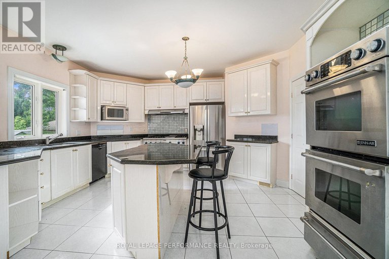 28638779/1702-ortona-avenue/carleton-heights/ottawa/ontario/K2C1W7_8