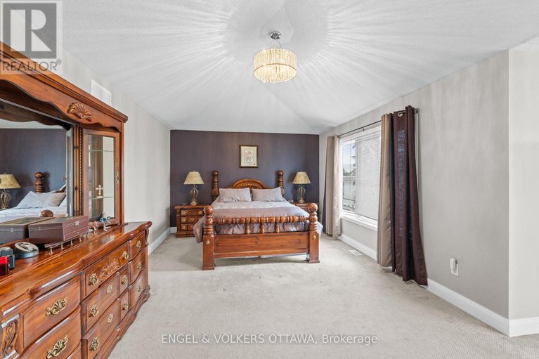 29156489/2931-shadow-hill-crescent/upper-hunt-club/ottawa/ontario/K1T3Y9_18