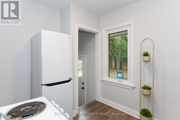 29565528/274-queen-mary-street/overbrookcastle-heights/ottawa/ontario/K1K1X2_14