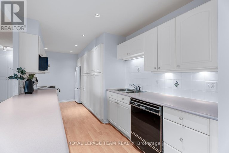 28564131/ph9-555-brittany-drive/viscount-alexander-park/ottawa/ontario/K1K4C5_10