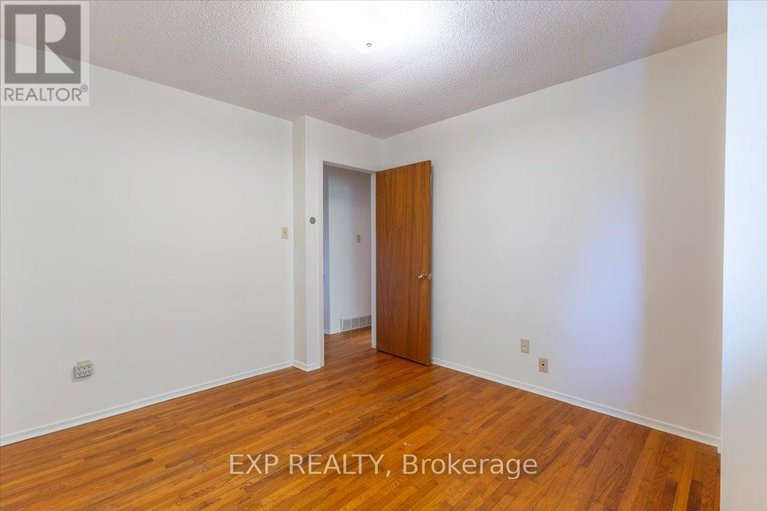 28574220/2209-fillmore-crescent/beacon-hill-north/ottawa/ontario/K1J6A1_13