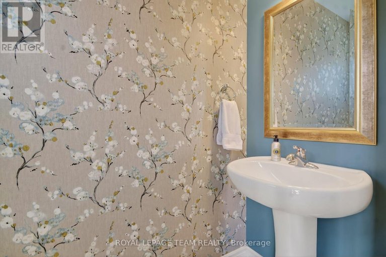 29671422/765-dearborn-private/blossom-parkkemp-parkfindlay-creek/ottawa/ontario/K1T0W3_27