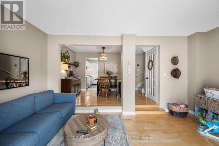 28378169/82-28-barrow-crescent/katimavik/ottawa/ontario/K2L2K1_20