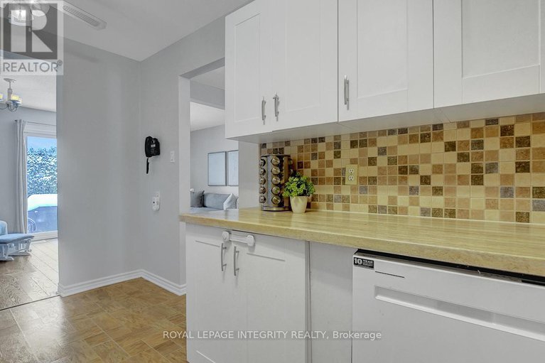 29178454/34-stokes-crescent/glencairnhazeldean/ottawa/ontario/K2L2Z4_13