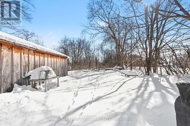 29437063/101-church-street/almonte/mississippi-mills/ontario/K0A1A0_31