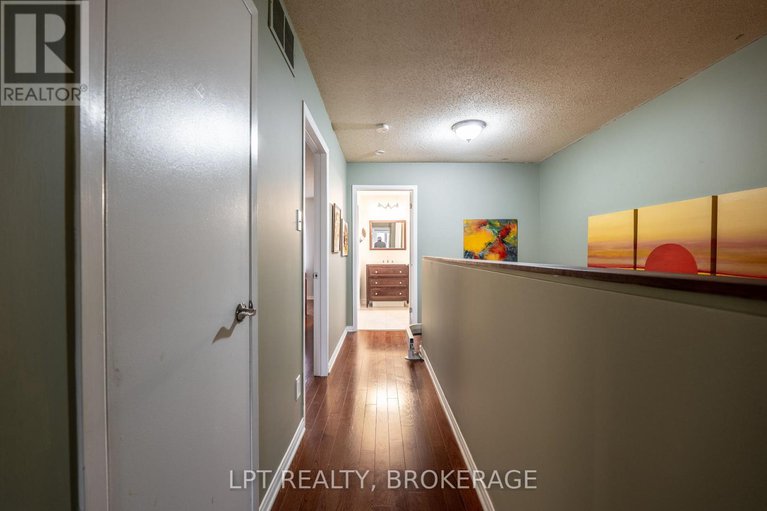 28910041/491-valade-crescent/fallingbrookpineridge/ottawa/ontario/K4A2W6_26
