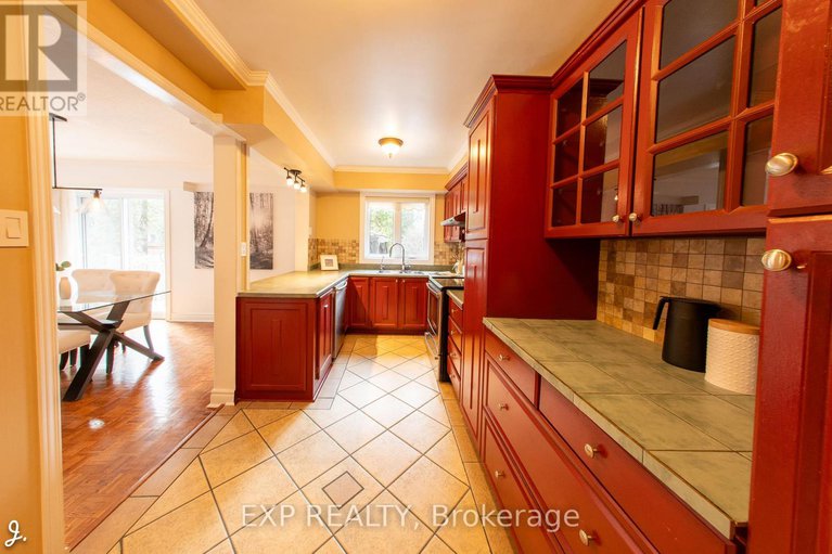 28377335/2772-springland-drive/mooneys-bayriverside-park/ottawa/ontario/K1V6M4_18