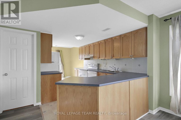 29094065/16-414-hillsboro-private/emerald-meadowstrailwest/ottawa/ontario/K2M3A8_26