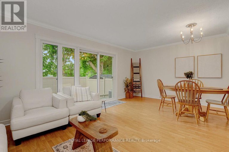 28710686/22-550-straby-avenue/overbrookcastle-heights/ottawa/ontario/K1K1H1_10