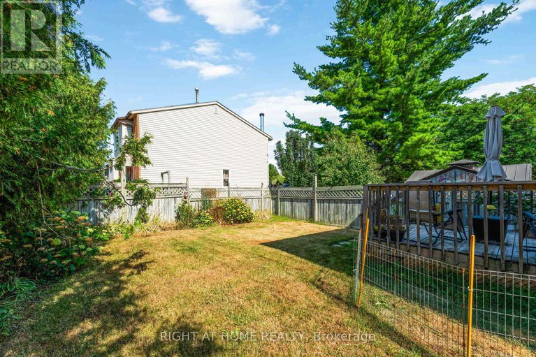 28737074/1-berkshire-way/pheasant-run/ottawa/ontario/K2J2B1_38