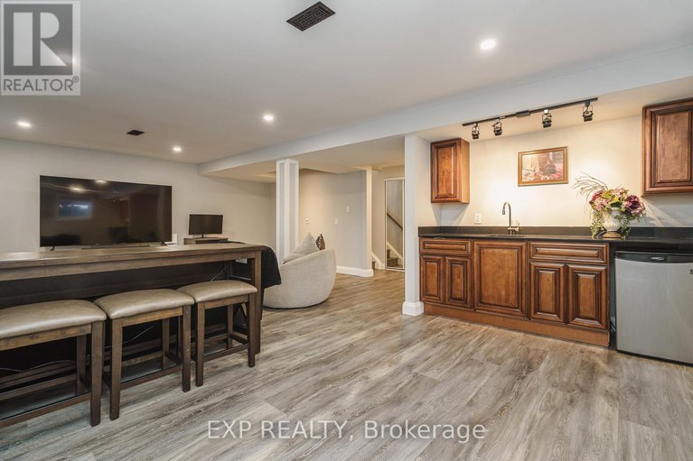 28347663/1885-arizona-avenue/urbandale-acres/ottawa/ontario/K1H6Z5_26