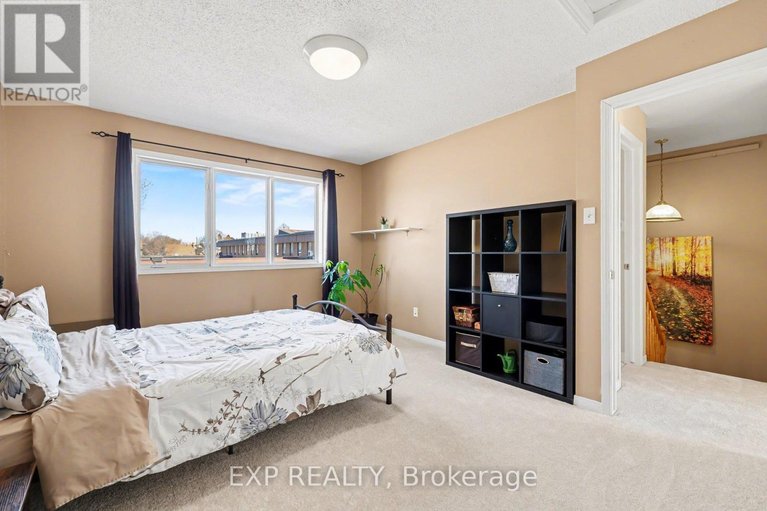 29666141/8-barnaby-private/overbrookcastle-heights/ottawa/ontario/K1K4S4_20