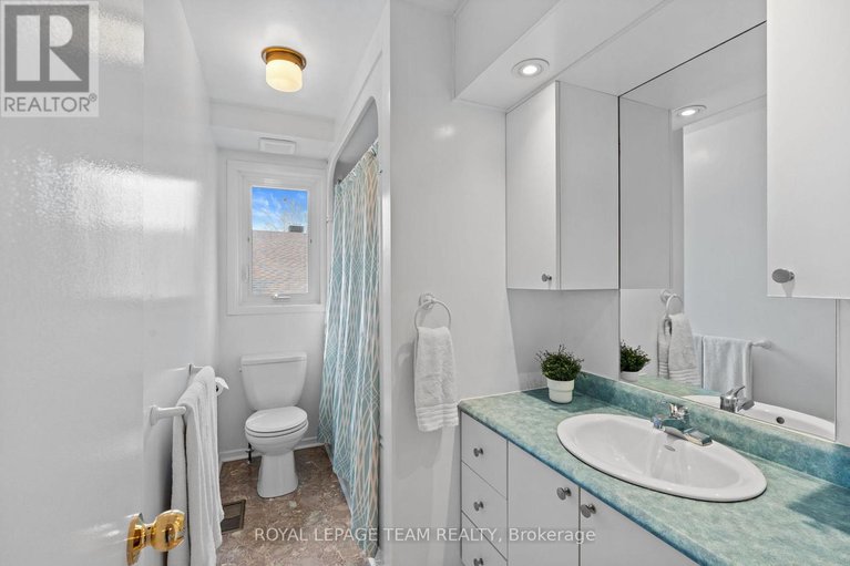 29124358/92-burnetts-grove-circle/pheasant-run/ottawa/ontario/K2J1N7_27