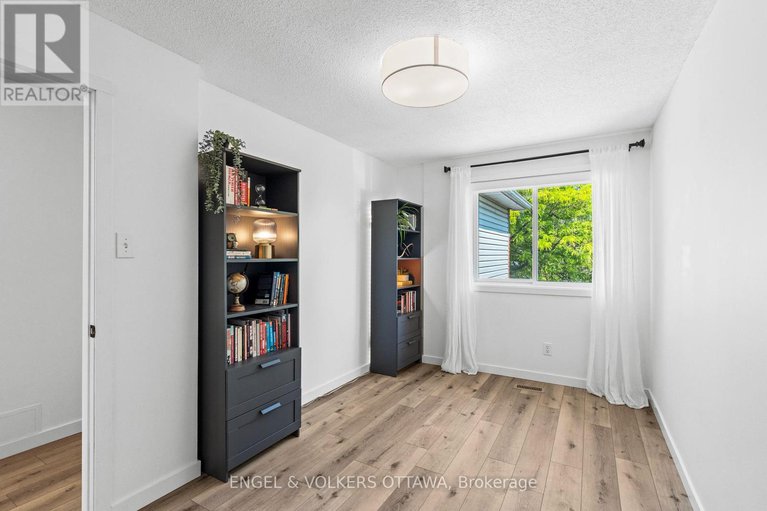 28507549/68-thornbury-crescent/centrepointe/ottawa/ontario/K2G6C4_27