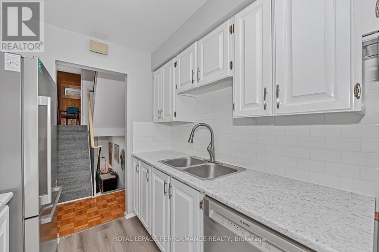 28482363/302-salter-crescent/beaverbrook/ottawa/ontario/K2K1Z3_13