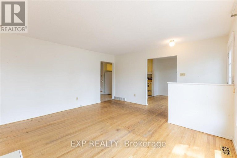 28574220/2209-fillmore-crescent/beacon-hill-north/ottawa/ontario/K1J6A1_3