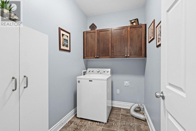 28746377/920-burwash-landing-bay/morgans-grantsouth-march/ottawa/ontario/K2W0C8_6