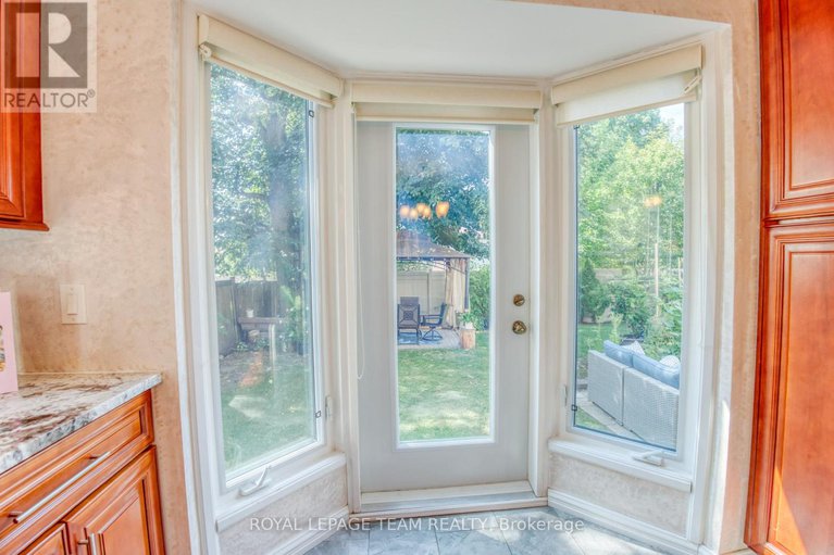 28854199/8-huntsman-crescent/bridlewood/ottawa/ontario/K2M1J2_16