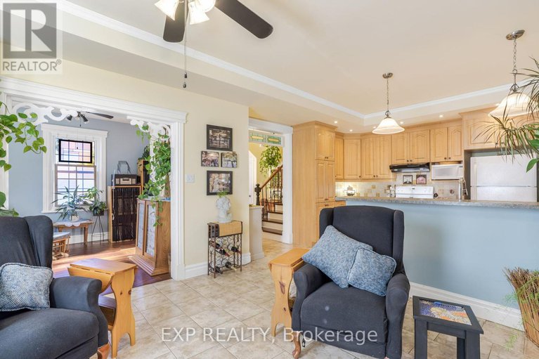 28642527/93-high-street/vankleek-hill/champlain/ontario/K6A1B4_7