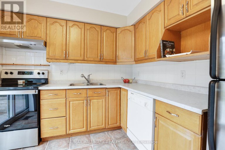 29030661/1637-saxony-crescent/pineview/ottawa/ontario/K1B5K8_15