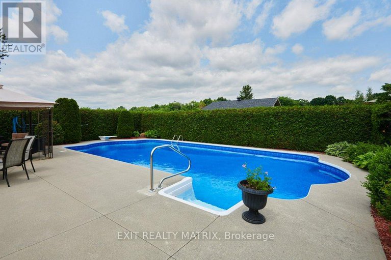 28473522/842-apple-lane/cumberland-ridge/ottawa/ontario/K4C1C1_28