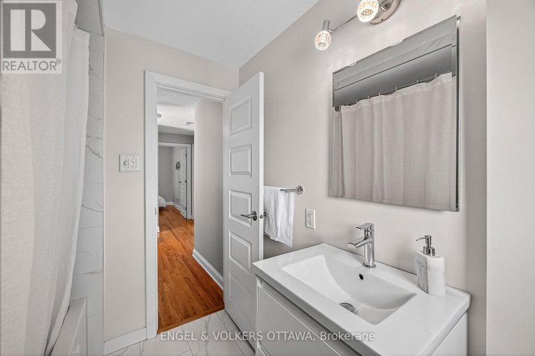 28835292/557-roosevelt-avenue/mckellarhighland/ottawa/ontario/K2A2A2_31