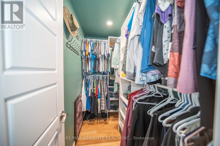 28869002/198-hoylake-crescent/bilberry-creekqueenswood-heights/ottawa/ontario/K1E2M8_26