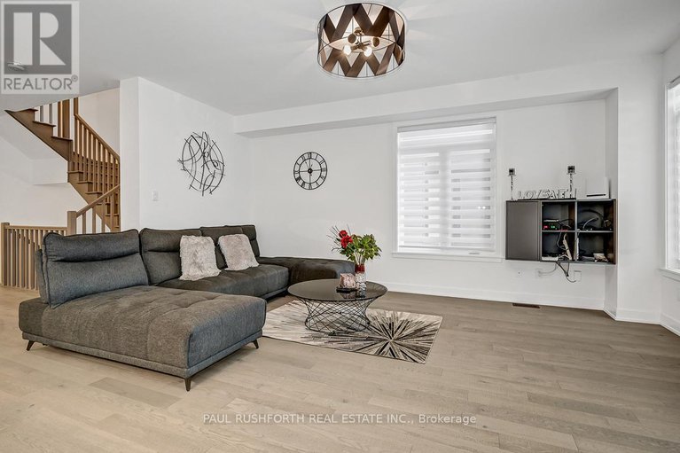 29134887/28-mendoza-way/emerald-meadowstrailwest/ottawa/ontario/K2S2S6_8