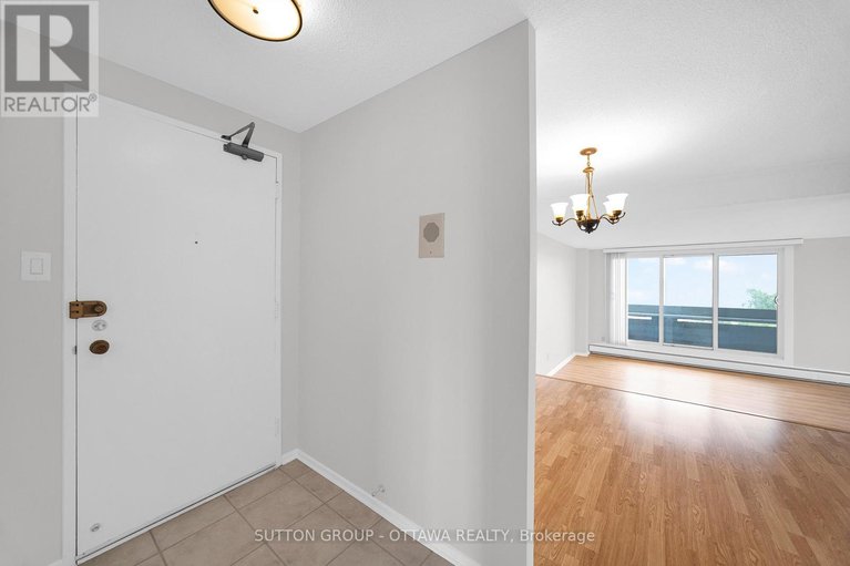 28727418/711-1171-ambleside-drive/woodroffe/ottawa/ontario/K2B8E1_8