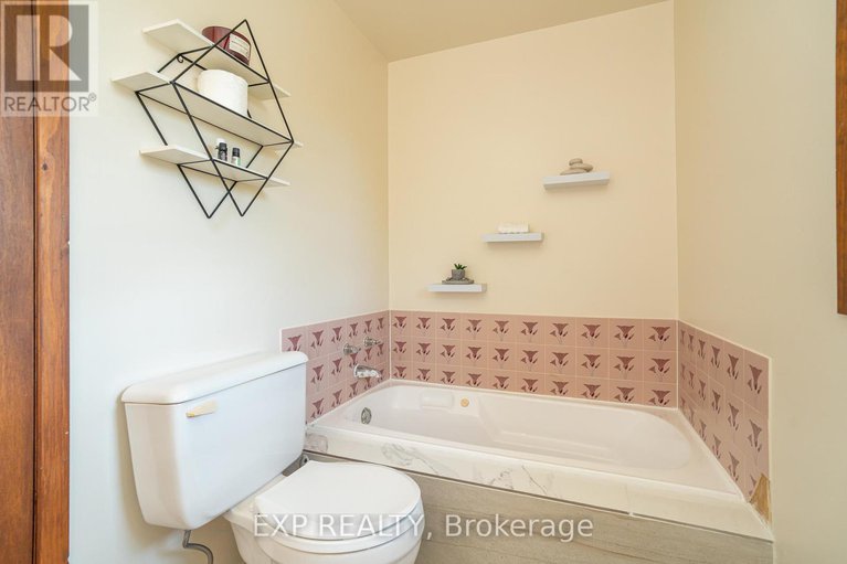 28757377/1437-usborne-street/mcnabbraeside-twps/mcnabbraeside/ontario/K0A1G0_25