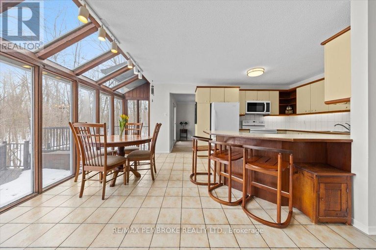 29556813/1235-millburn-crescent/cumberland-ridge/ottawa/ontario/K4C1C9_11