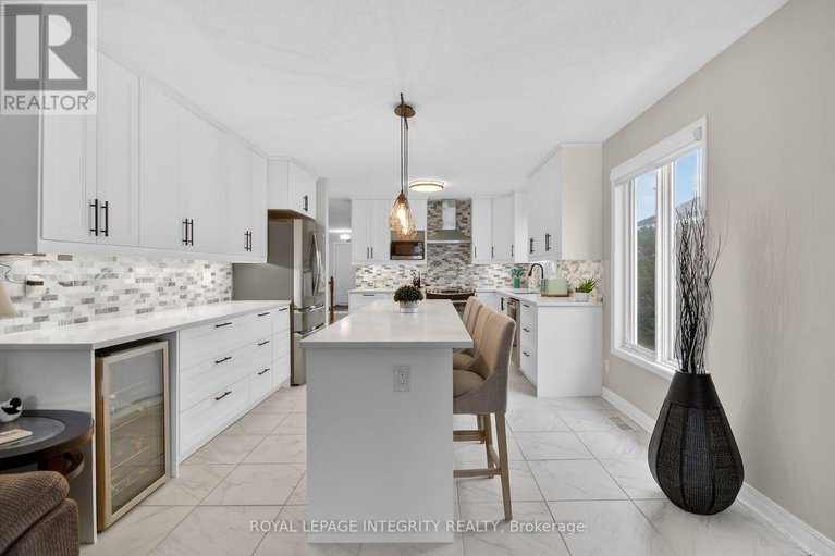 29472041/161-longshire-circle/longfields/ottawa/ontario/K2J4L2_17