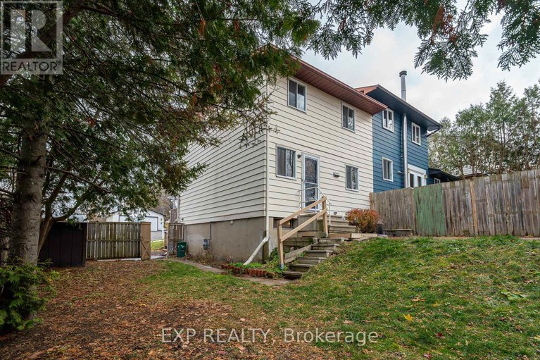 29111766/1364-st-jean-street/chateauneuf/ottawa/ontario/K1C2E6_31