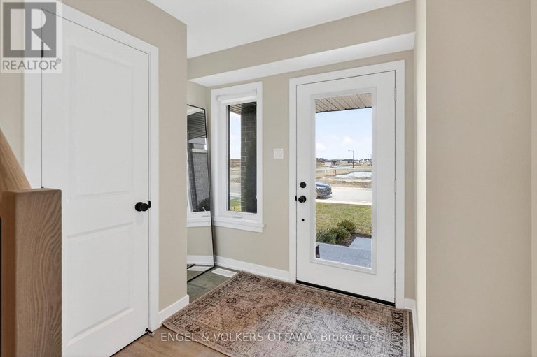 29646069/1764-crux-road/mer-bleuebradley-estatesanderson-park/ottawa/ontario/K1W0W7_5