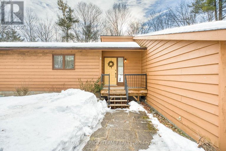 29456140/1814-old-perth-road/mississippi-mills-ramsay-twp/mississippi-mills/ontario/K0A1A0_2