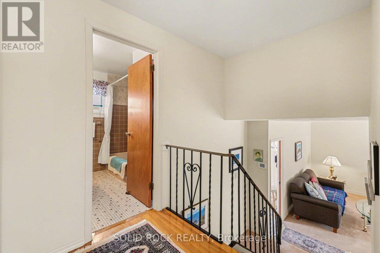 29399475/990-harkness-avenue/riverside-park/ottawa/ontario/K1V6P2_17