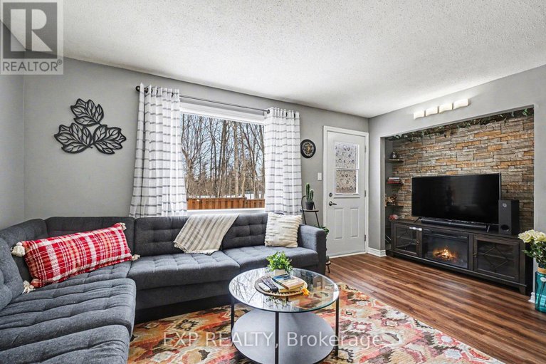 29426960/185-teal-crescent/chatelaine-village/ottawa/ontario/K1E2C3_4