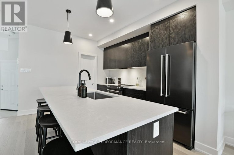 28971562/713-cap-diamant-way/camelot/ottawa/ontario/K4A1J6_6