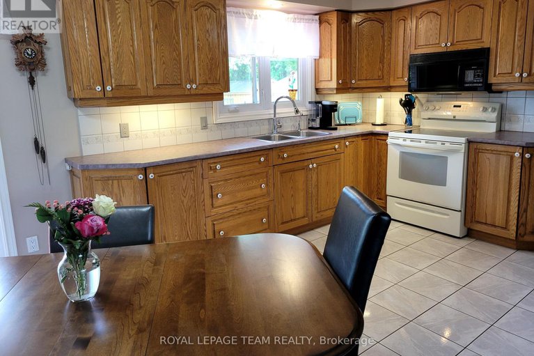 29105315/4951-hwy-31-bank-street-n/south-dundas-williamsburgh-twp/south-dundas/ontario/K0C2H0_9