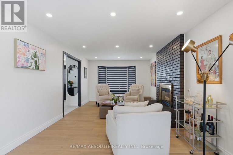 29407947/13-weatherwood-crescent/pineglencountry-place/ottawa/ontario/K2E7C5_8