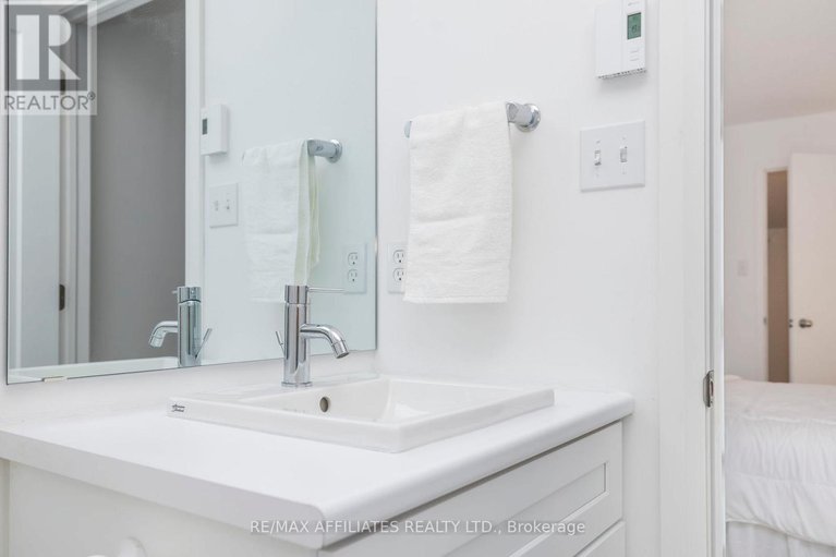 29083551/12-selye-crescent/beaverbrook/ottawa/ontario/K2K1C9_26