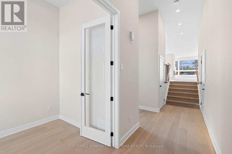 28450244/279-enclave-walk/mer-bleuebradley-estatesanderson-park/ottawa/ontario/K1W0J5_5