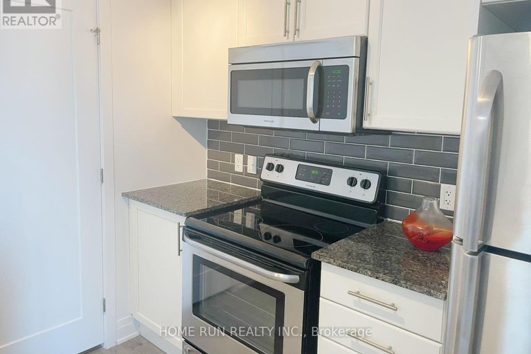 28023988/708-330-titan-private-sw/borden-farmstewart-farmcarleton-heightsparkwood-hills/ottawa/ontario/K2G1G3_17