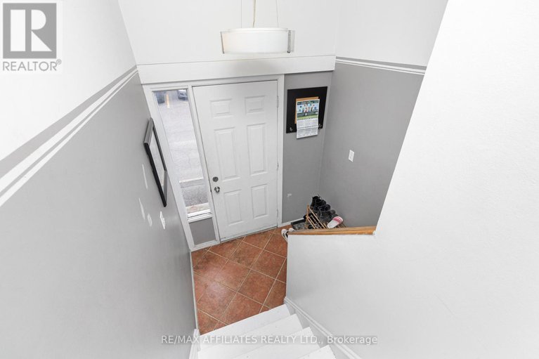 28784982/306-woodfield-drive/tanglewood/ottawa/ontario/K2G3W9_28