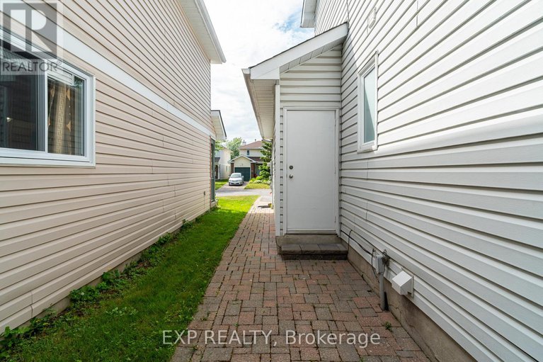 28595506/18-hawley-crescent/bridlewood/ottawa/ontario/K2M1T3_31