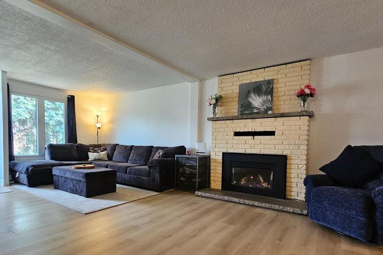 28598597/441-queen-street/winchester/north-dundas/ontario/K0C2K0_4