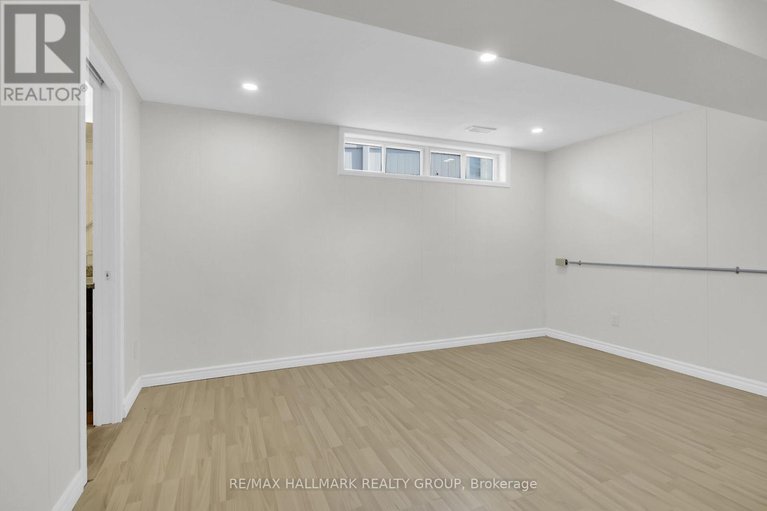28570009/2286-elmira-drive/parkway-park/ottawa/ontario/K2C1H4_33