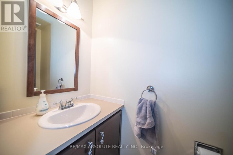 28869002/198-hoylake-crescent/bilberry-creekqueenswood-heights/ottawa/ontario/K1E2M8_18